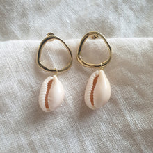 Load image into Gallery viewer, Lanai Earrings
